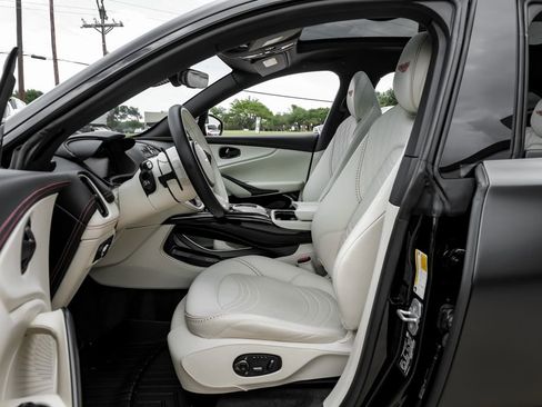 Used 2023 Aston Martin DBX 707 image 6