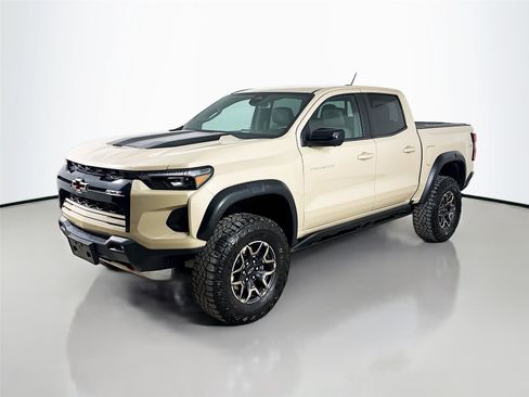 Used 2023 Chevrolet Colorado ZR2 w/ ZR2 Convenience Package III image 5