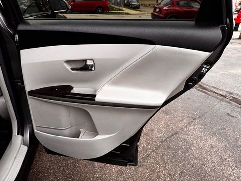 Used 2014 Toyota Venza LE image 25