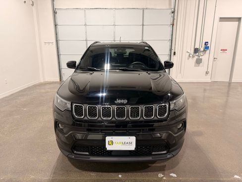 Used 2024 Jeep Compass Latitude image 2