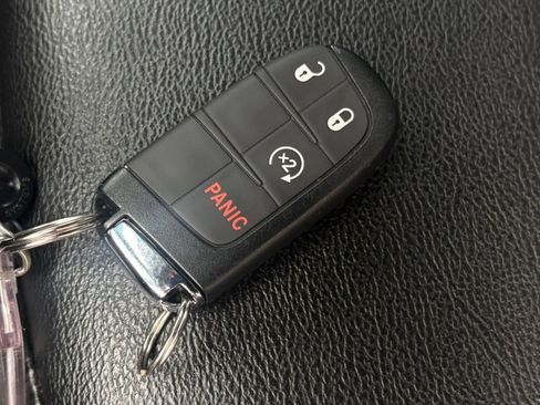 Used 2025 Jeep Compass Limited AWD/4WD image 21