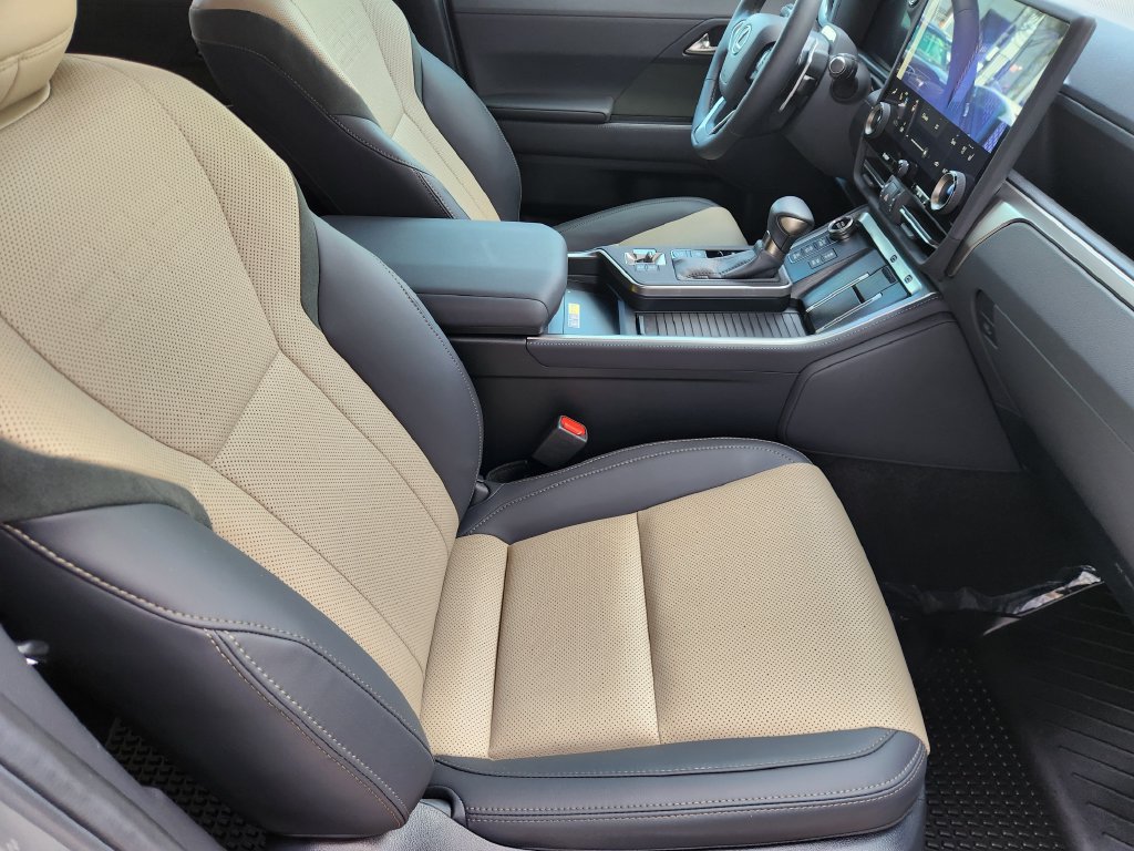 Certified 2025 Lexus GX 550 w/ Accessory Package (CT) AWD/4WD image 14