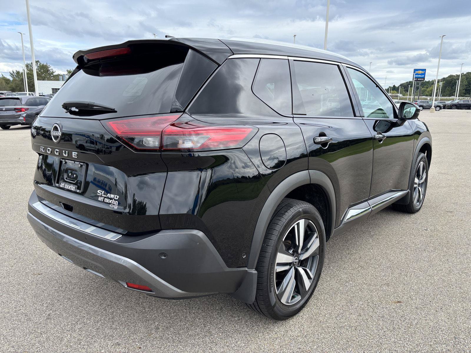 Used 2023 Nissan Rogue SL w/ SL Premium Package AWD/4WD image 3