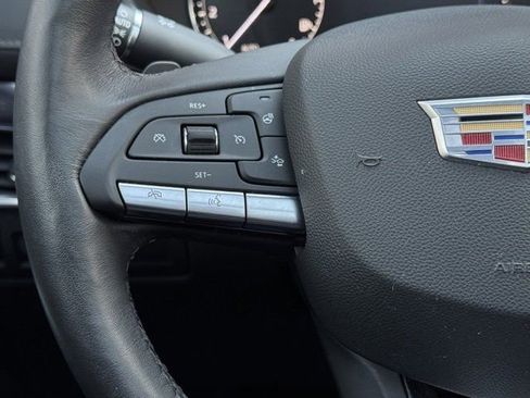 Used 2022 Cadillac XT4 Luxury w/ Cold Weather Package image 17