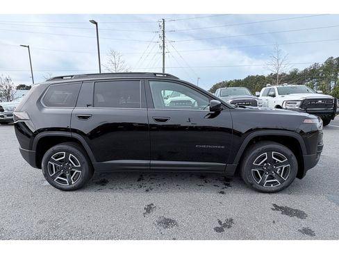 New 2026 Jeep Cherokee Laredo image 4