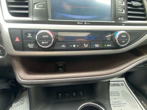 Used 2014 Toyota Highlander XLE image 30