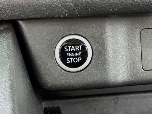 Used 2022 Nissan Rogue SV image 27