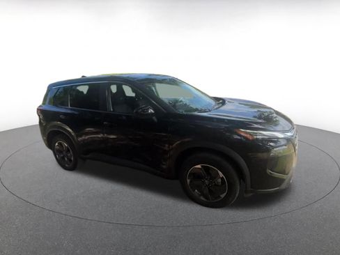 Used 2025 Nissan Rogue SV FWD image 2