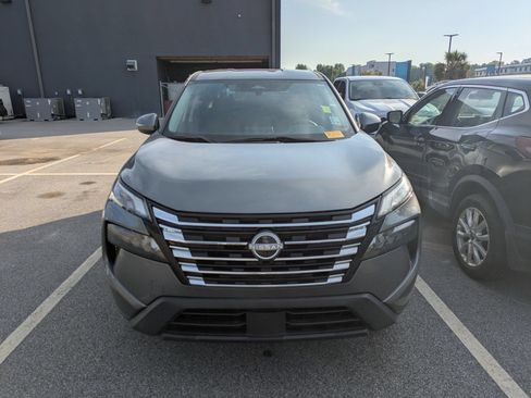 Certified 2024 Nissan Rogue SV FWD image 6