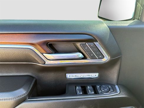 Used 2024 GMC Sierra 1500 Denali w/ Denali Reserve Package image 9