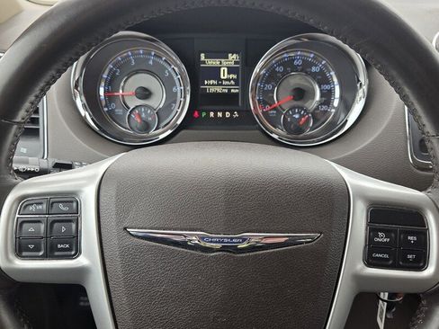 Used 2015 Chrysler Town & Country Touring image 25