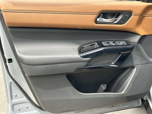 New 2026 Nissan Pathfinder Platinum w/ Lighting Package FWD image 17