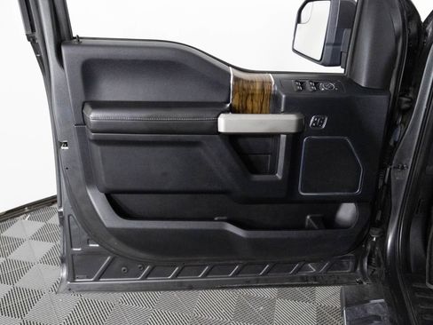 Used 2019 Ford F150 Lariat image 34