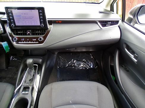 Used 2020 Toyota Corolla LE FWD image 22