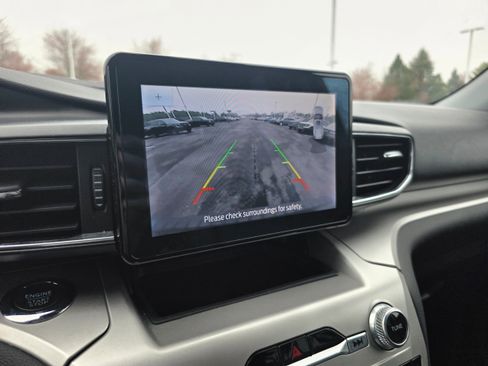 Used 2022 Ford Explorer XLT w/ Equipment Group 202A image 20