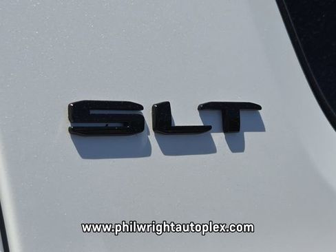 Used 2023 GMC Acadia SLT w/ Elevation Edition FWD image 18