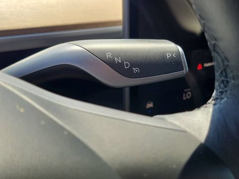 Used 2024 Tesla Model Y Long Range AWD/4WD image 16