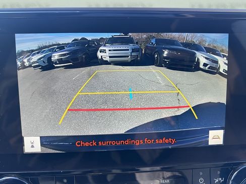 Used 2023 Toyota Highlander Limited image 23