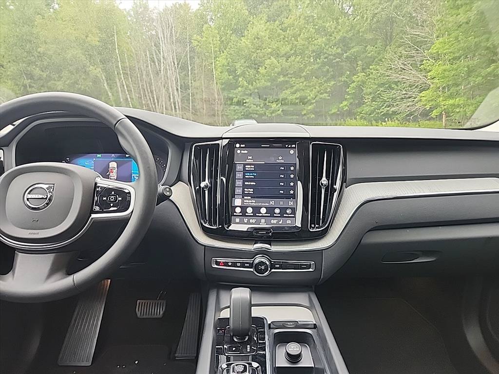 Certified 2025 Volvo XC60 B5 Plus w/ Climate Package AWD/4WD image 30