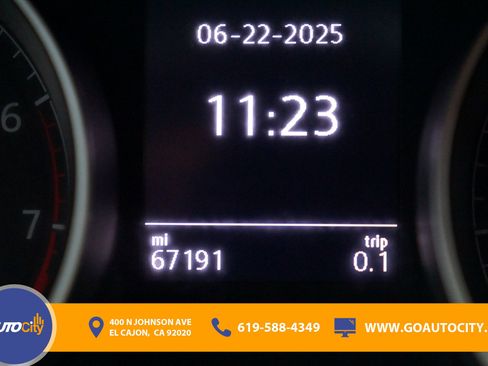 Used 2017 Volkswagen Golf S image 3