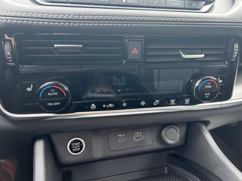 Used 2023 Nissan Rogue SV w/ SV Premium Package image 20