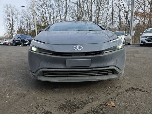 Used 2025 Toyota Prius LE image 6