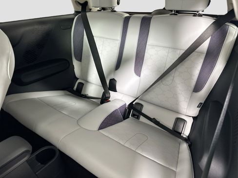 Certified 2025 MINI Cooper 2-Door Hardtop FWD image 24