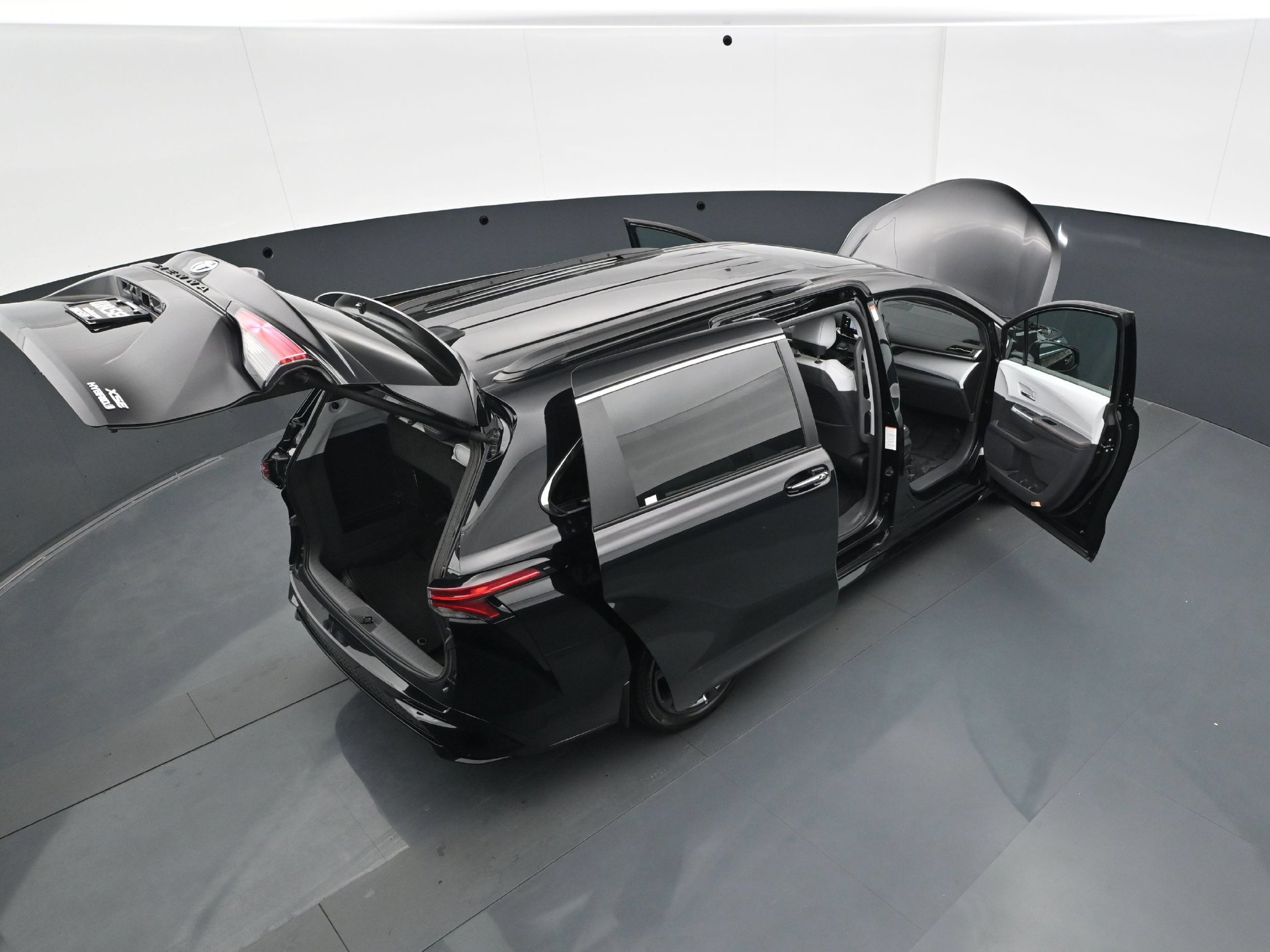 Used 2022 Toyota Sienna XSE FWD image 42