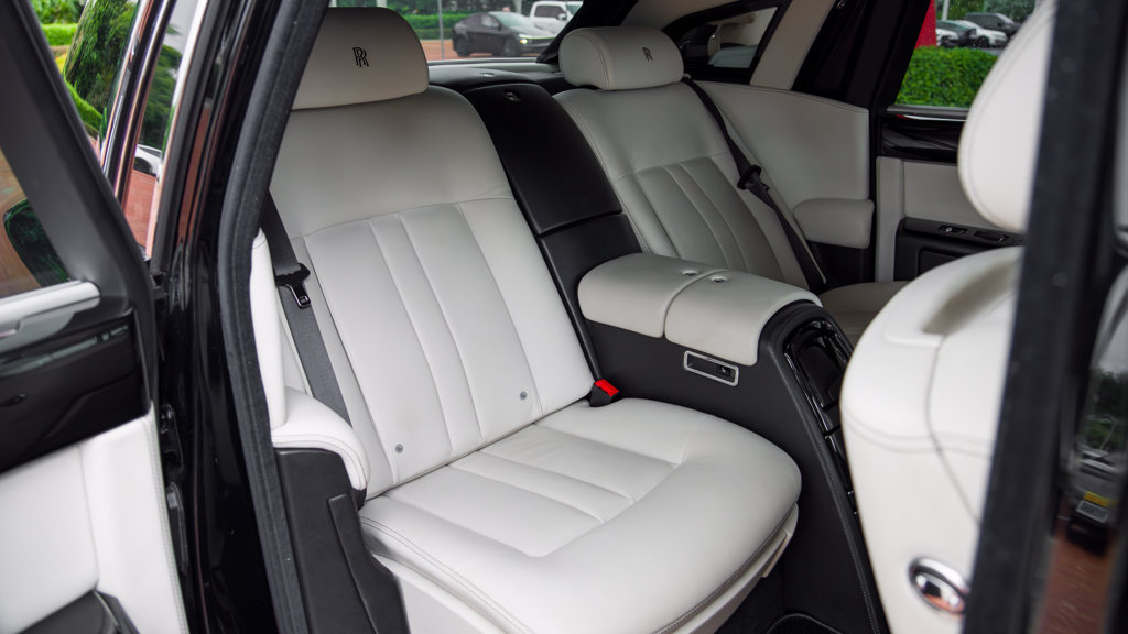Used 2014 Rolls-Royce Phantom Sedan RWD image 40