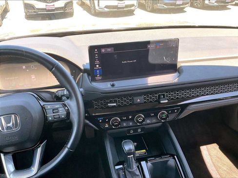 Used 2023 Honda Accord Touring image 9