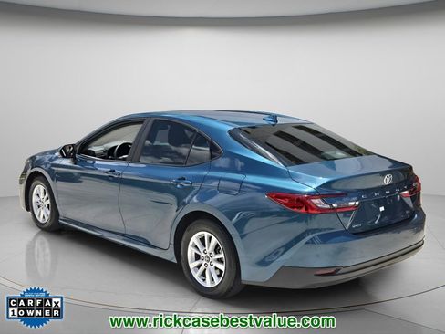 Used 2025 Toyota Camry LE FWD image 8