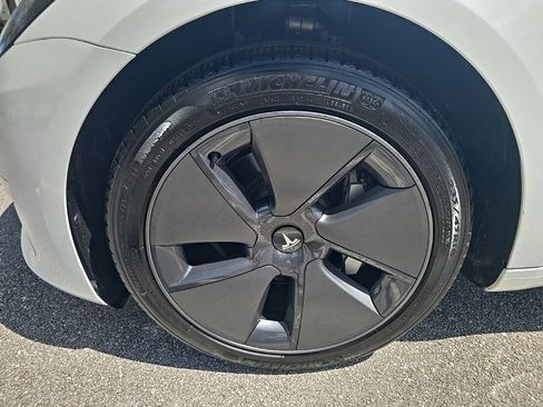 Used 2023 Tesla Model 3 Standard Range image 9