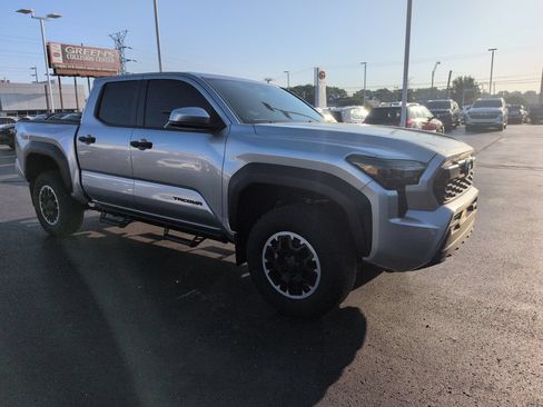 Used 2024 Toyota Tacoma TRD Off-Road AWD/4WD image 7