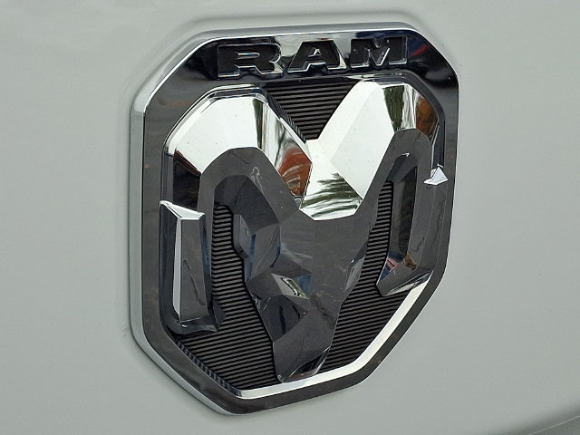 Used 2022 RAM 1500 4x4 Crew Cab image 28