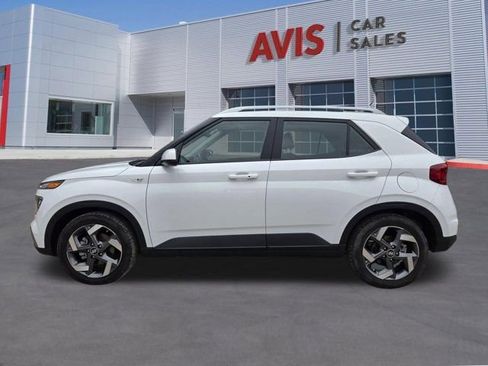 Used 2025 Hyundai Venue SEL FWD image 11
