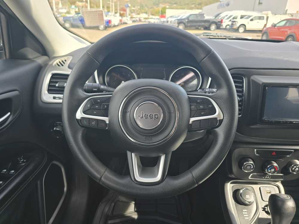 Used 2018 Jeep Compass Sport AWD/4WD image 11