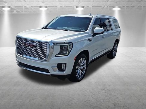 Used 2021 GMC Yukon XL Denali w/ Denali Premium Package AWD/4WD image 2