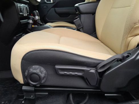 Used 2021 Jeep Wrangler Sport S image 11