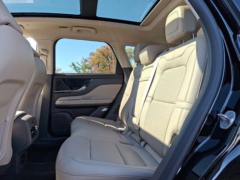 Used 2022 Lincoln Corsair AWD w/ Premium Package image 10