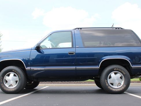 Used 1997 GMC Yukon 4WD 2-Door w/ Marketing Opt Pkg 2 image 28