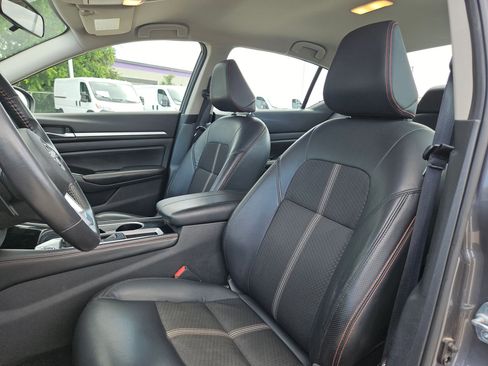 Used 2024 Nissan Altima 2.5 SR FWD image 13
