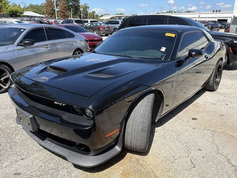 Used 2016 Dodge Challenger SRT Hellcat RWD image 3