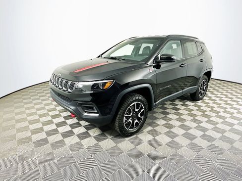 Certified 2025 Jeep Compass Trailhawk w/ Trailhawk Elite Group image 6