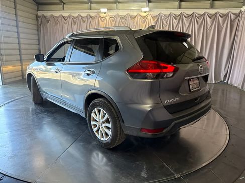 Used 2017 Nissan Rogue SV FWD image 5
