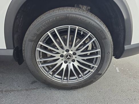 Certified 2025 Mercedes-Benz GLC 300 image 32