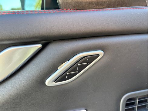 Used 2019 Maserati Ghibli S GranLusso image 25