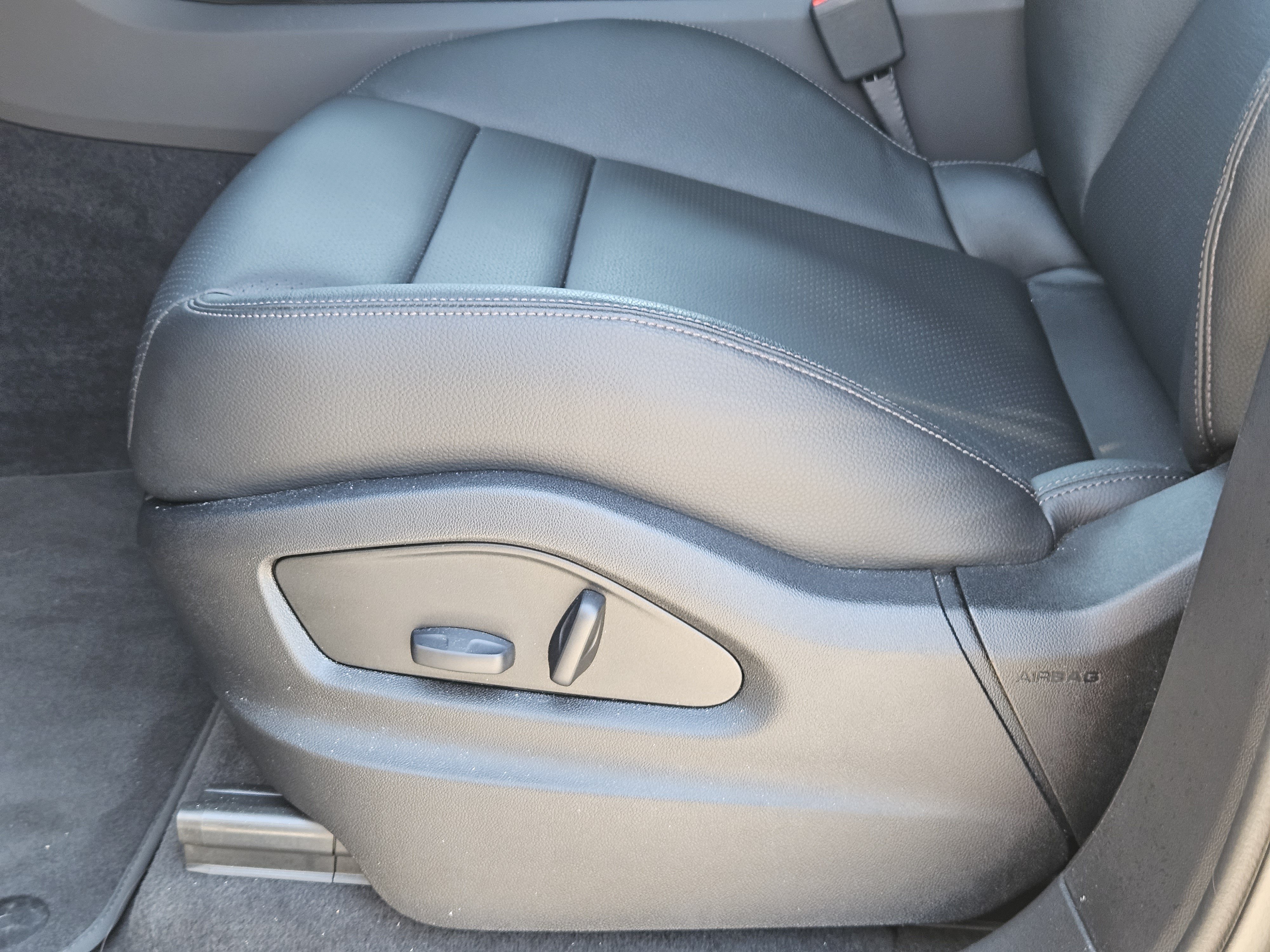 Certified 2026 Porsche Cayenne AWD/4WD image 23