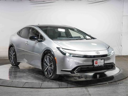 Certified 2026 Toyota Prius XLE FWD image 5