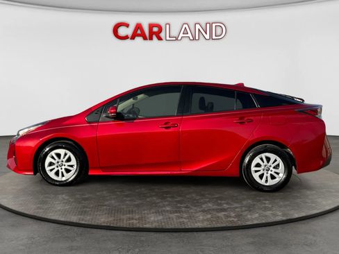 Used 2017 Toyota Prius Two FWD image 2