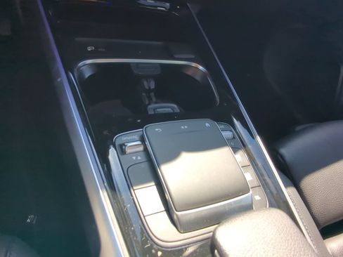 Used 2021 Mercedes-Benz GLB 250 w/ Premium Package image 8